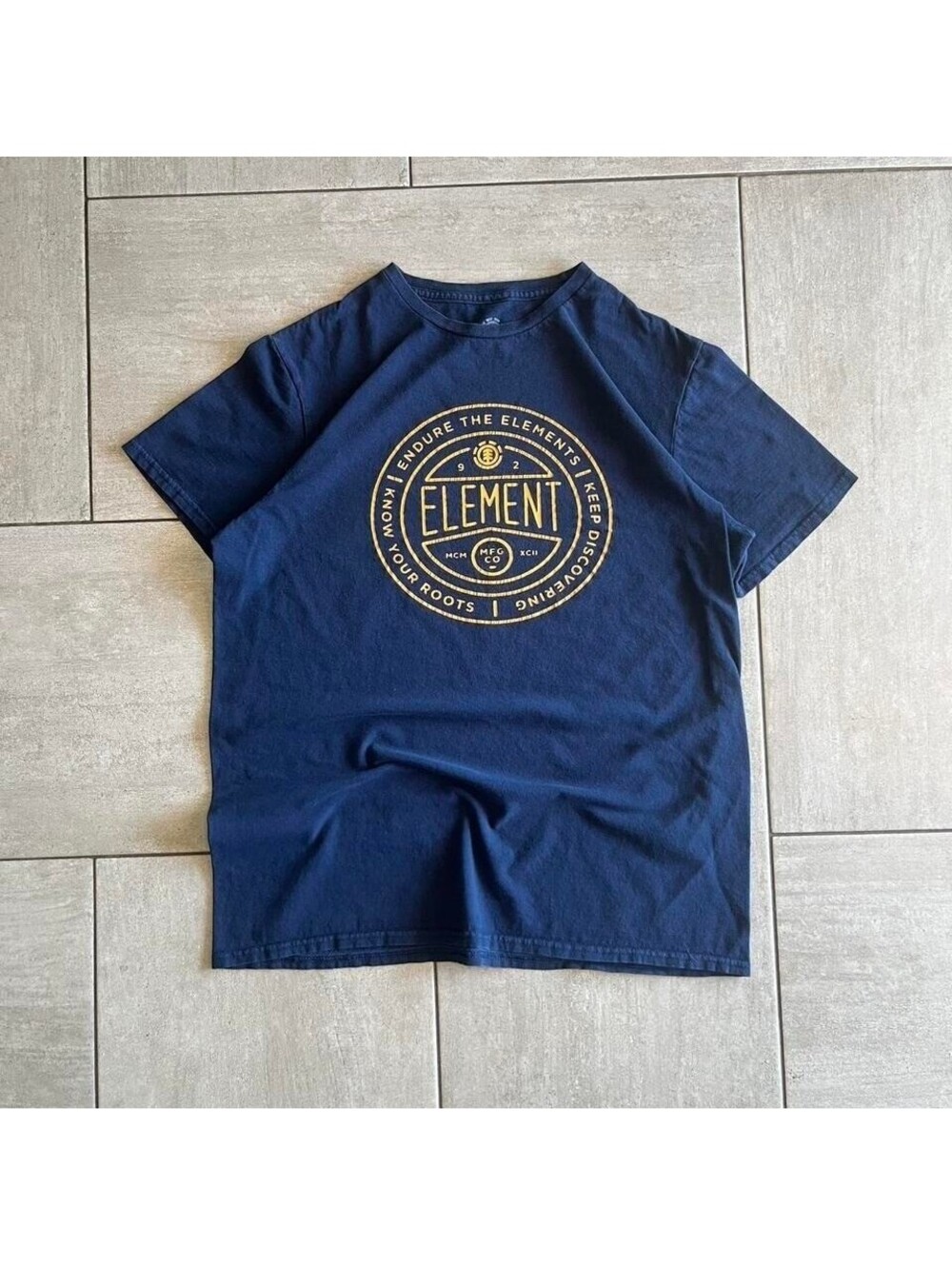 Element center logo tee